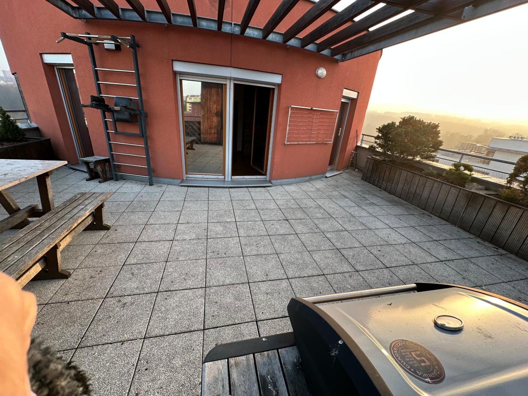 Apartment Prostorny Stresni Byt S Terasou